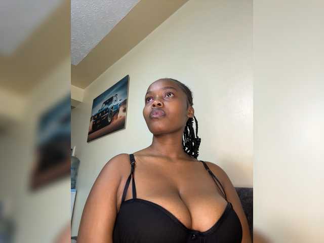 Curvy-maxy9 live cam on BongaCams