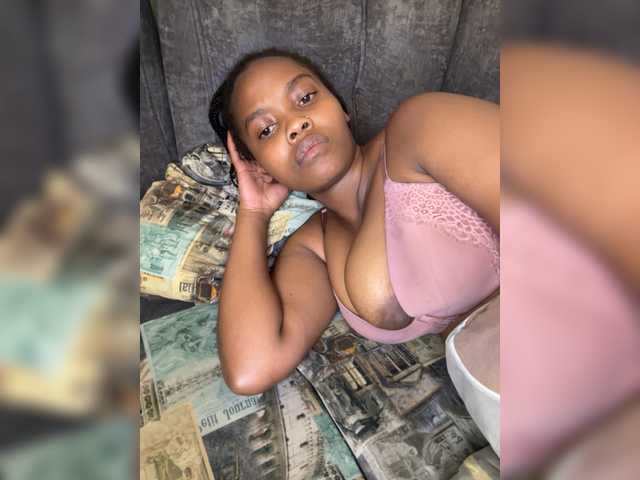 Curvy-maxy9