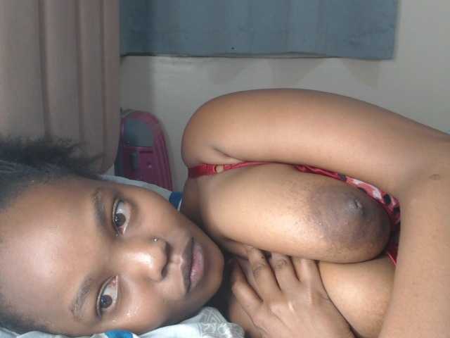Curvy-maxy9 live cam on BongaCams