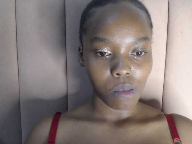 Curvy-maxy9 live cam on BongaCams