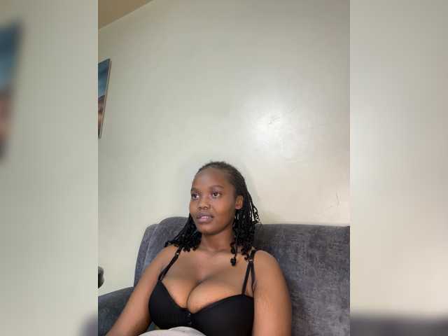 Curvy-maxy9 live cam on BongaCams