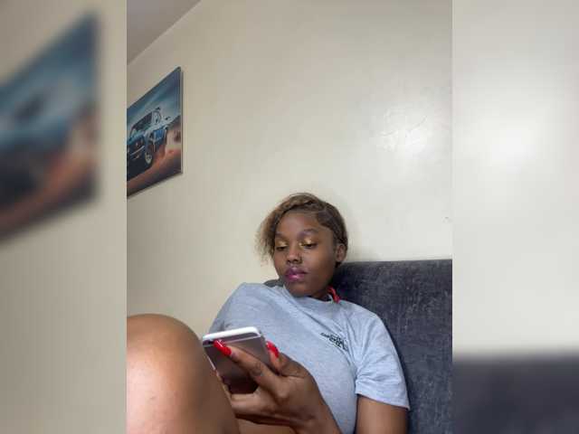Curvy-maxy9 live cam on BongaCams