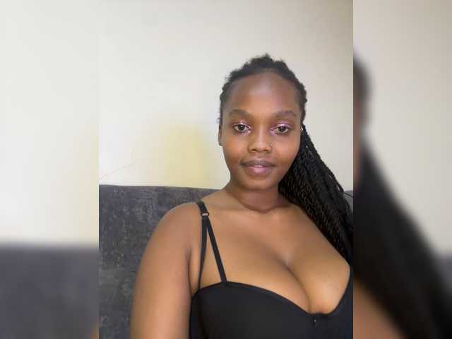 Curvy-maxy9 live cam on BongaCams