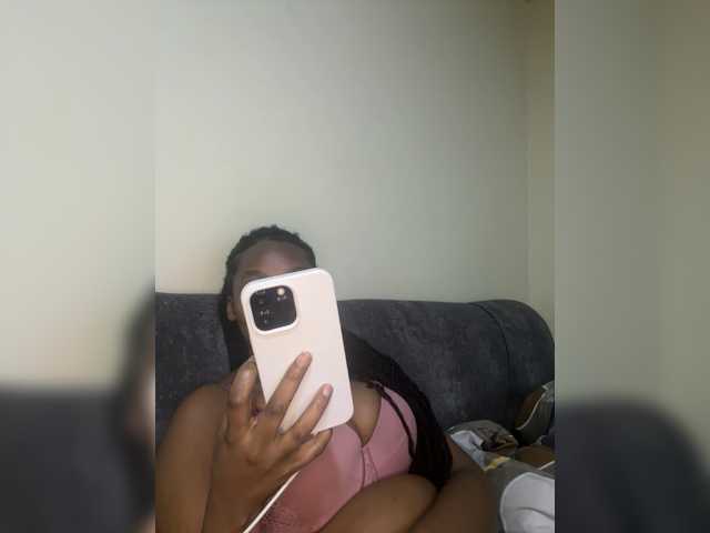 Curvy-maxy9 live cam on BongaCams