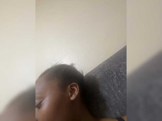 Curvy-maxy9 live cam on BongaCams