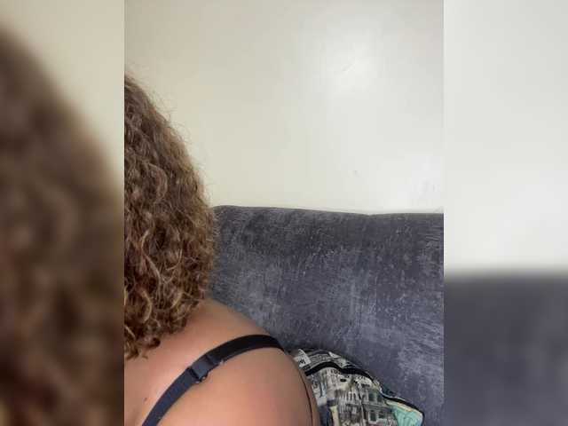 Curvy-maxy9 live cam on BongaCams