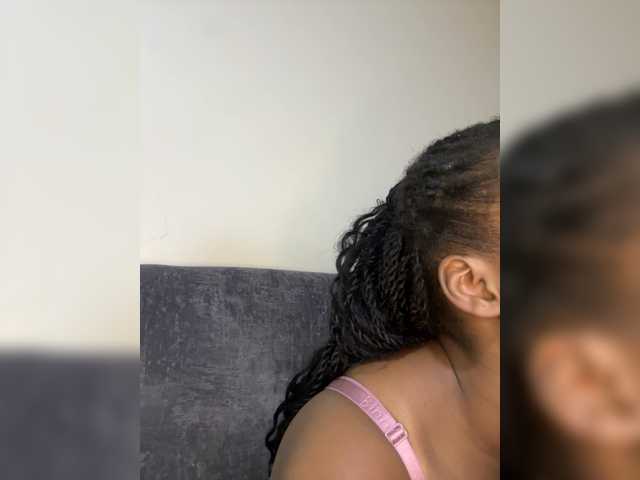 Curvy-maxy9 live cam on BongaCams