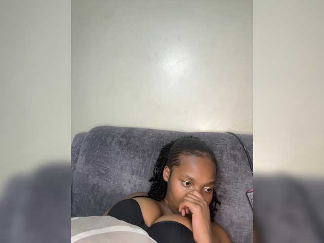 Curvy-maxy9 live cam on BongaCams