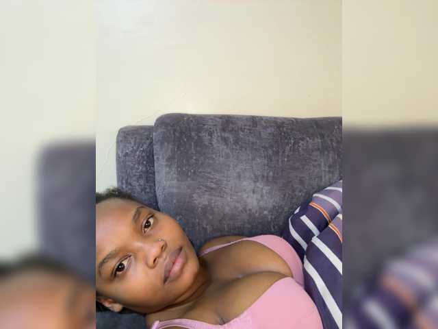 Curvy-maxy9 live cam on BongaCams