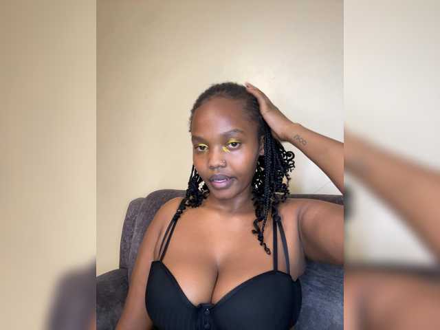 Curvy-maxy9