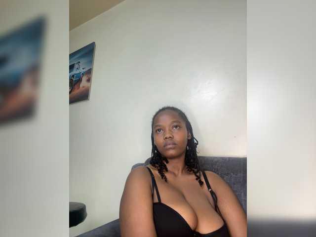 Curvy-maxy9 live cam on BongaCams