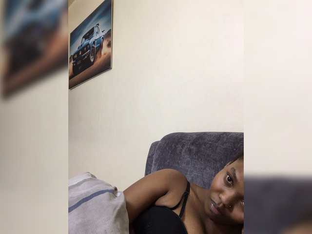 Curvy-maxy9 live cam on BongaCams
