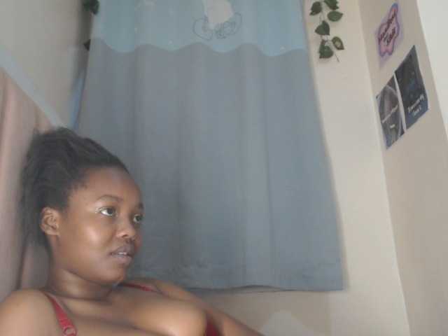 Curvy-maxy9 live cam on BongaCams