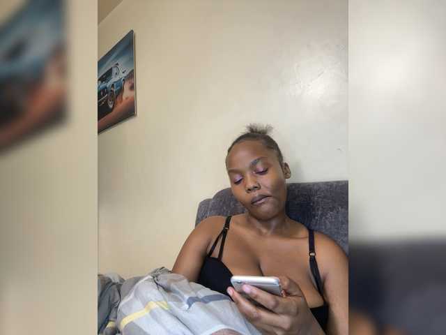 Curvy-maxy9 live cam on BongaCams