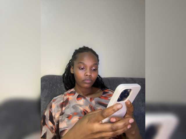 Curvy-maxy9 live cam on BongaCams