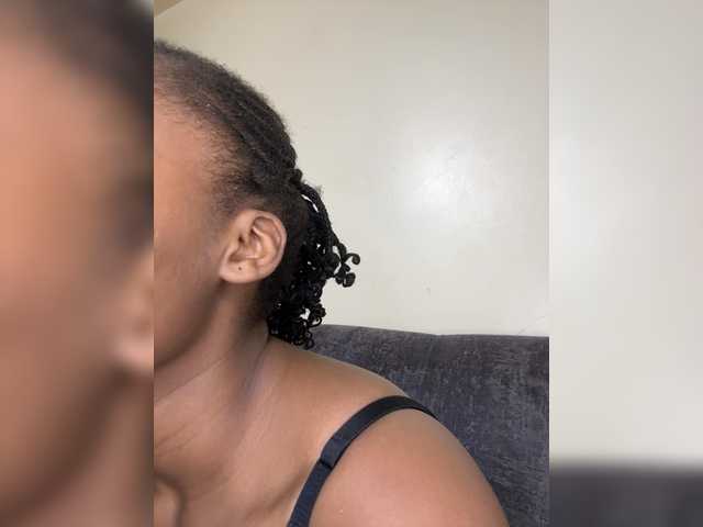 Curvy-maxy9 live cam on BongaCams