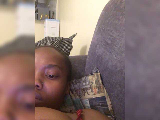 Curvy-maxy9 live cam on BongaCams