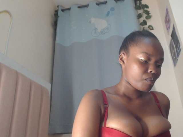 Curvy-maxy9 live cam on BongaCams