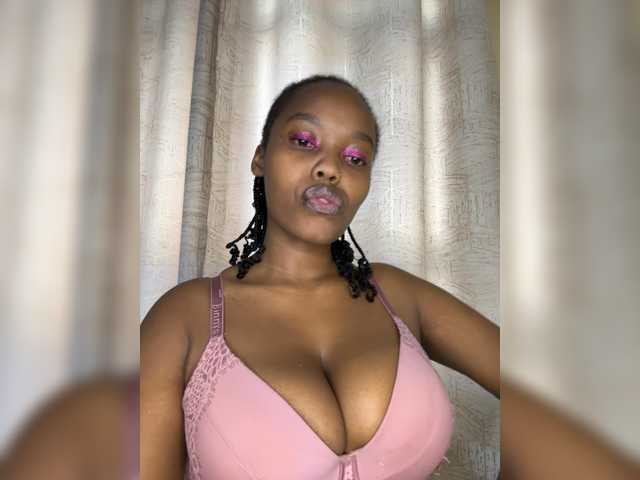 Curvy-maxy9 live cam on UnifiedCams