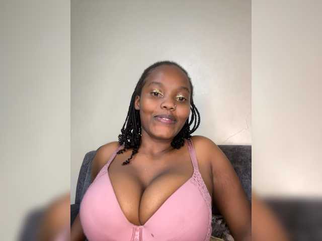 Curvy-maxy9