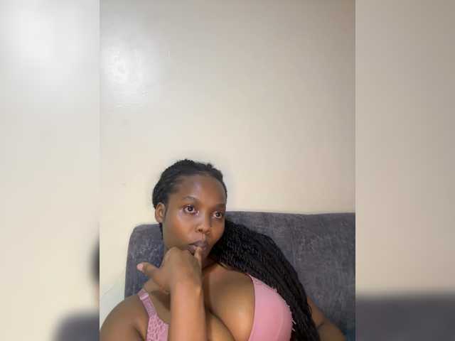 Curvy-maxy9 live cam on BongaCams