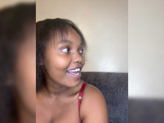 Curvy-maxy9 live cam on BongaCams