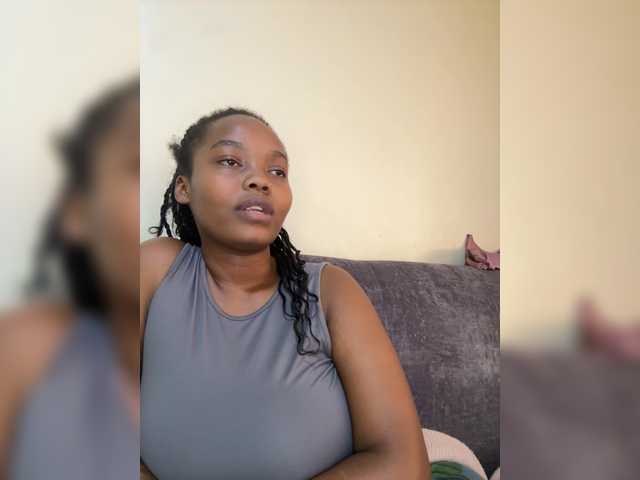Curvy-maxy9 live cam on BongaCams