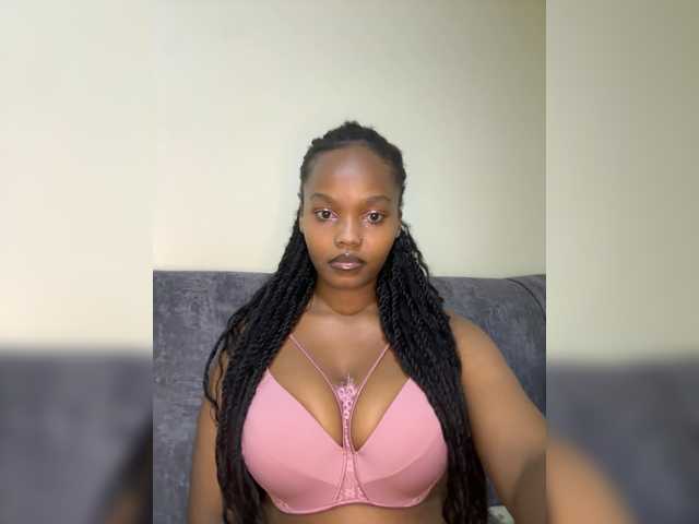 Curvy-maxy9 live cam on BongaCams
