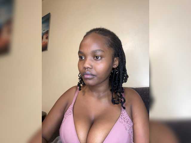 Curvy-maxy9 live cam on BongaCams