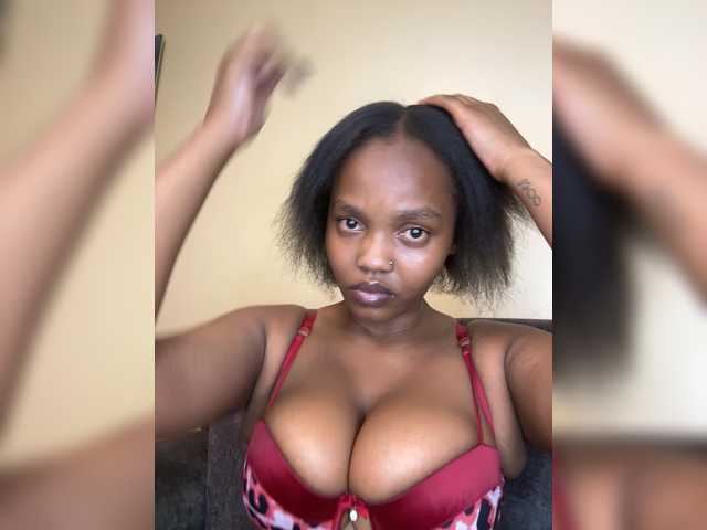 Curvy-maxy9 live cam on BongaCams