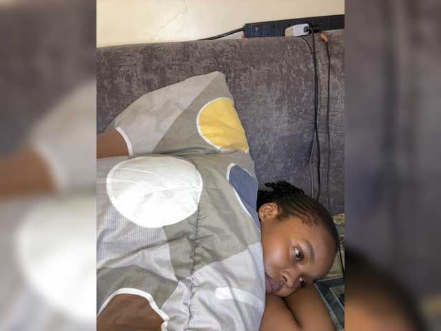 Curvy-maxy9 live cam on BongaCams