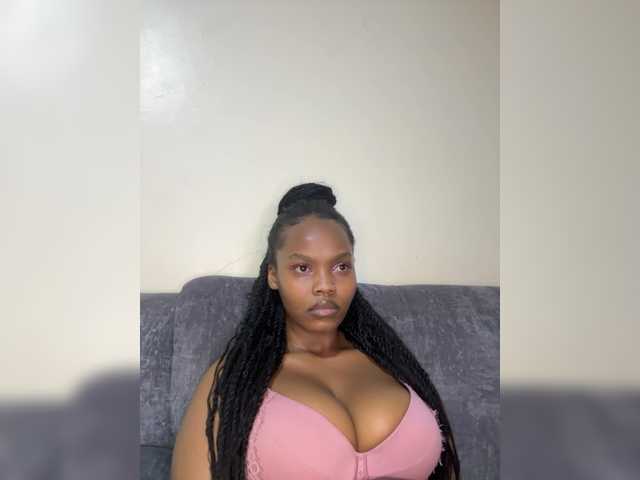 Curvy-maxy9 live cam on BongaCams