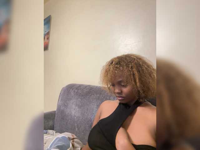 Curvy-maxy9 live cam on BongaCams