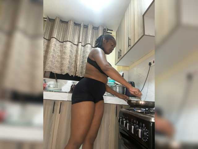 Curvy-maxy9 live cam on BongaCams