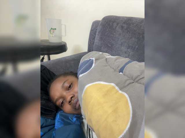 Curvy-maxy9 live cam on BongaCams