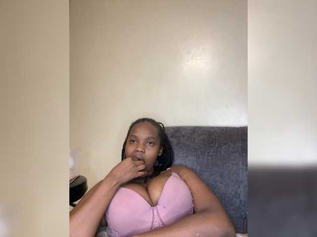 Curvy-maxy9