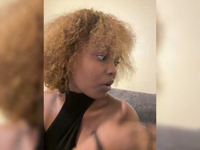 Curvy-maxy9 live cam on BongaCams