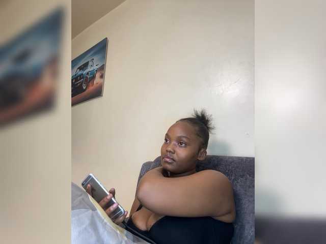 Curvy-maxy9 live cam on BongaCams