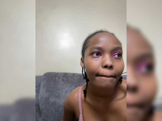 Curvy-maxy9 live cam on BongaCams
