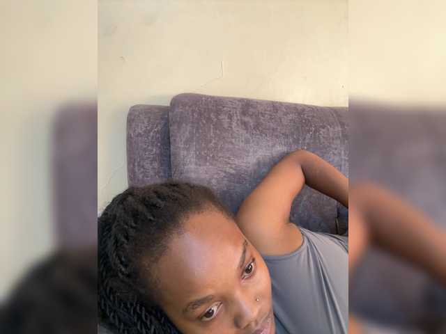 Curvy-maxy9 live cam on BongaCams