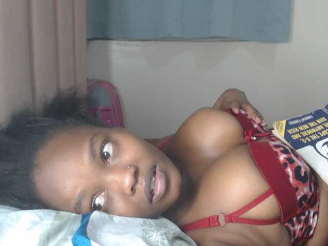 Curvy-maxy9 live cam on BongaCams