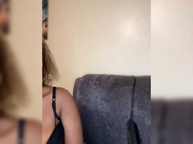 Curvy-maxy9 live cam on BongaCams