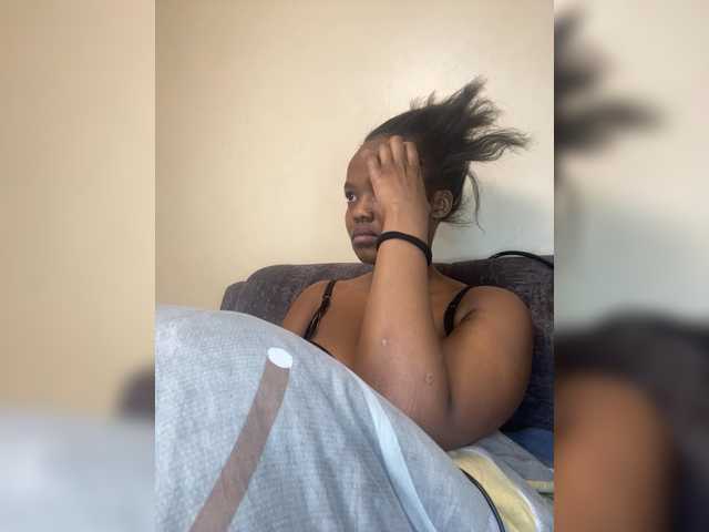 Curvy-maxy9 live cam on BongaCams
