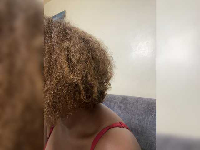 Curvy-maxy9 live cam on BongaCams