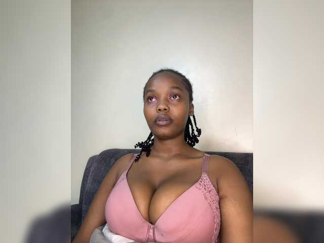 Curvy-maxy9 live cam on BongaCams