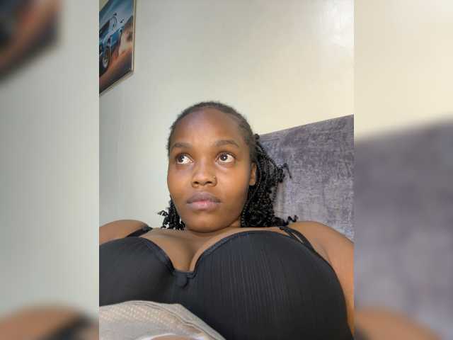 Curvy-maxy9 live cam on BongaCams