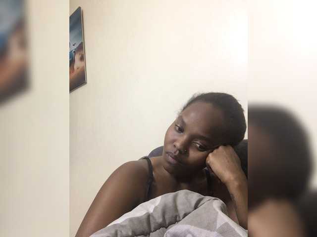 Curvy-maxy9 live cam on BongaCams