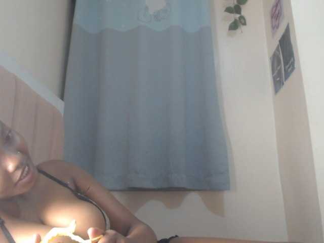 Curvy-maxy9 live cam on BongaCams