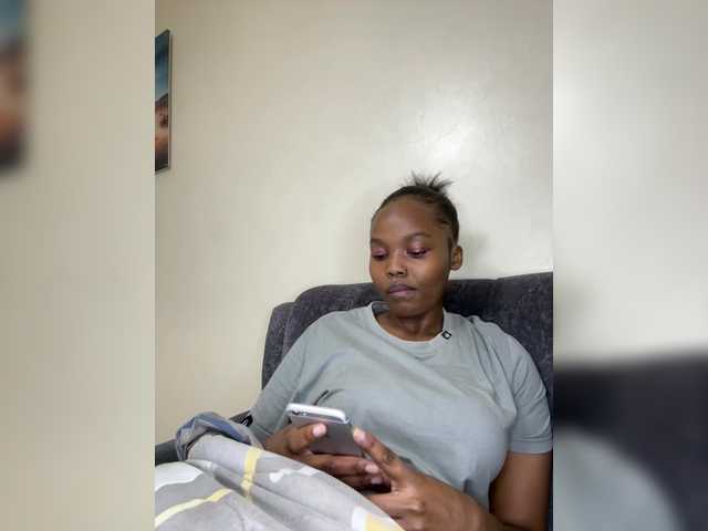 Curvy-maxy9 live cam on BongaCams