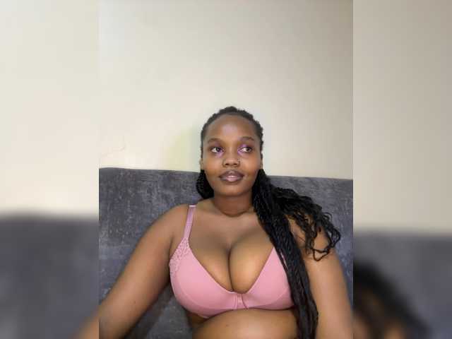 Curvy-maxy9 live cam on BongaCams